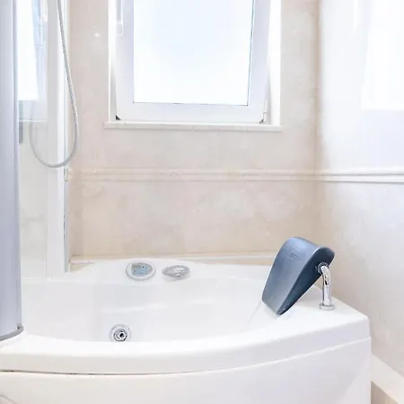 Paris With Rooftop & Jacuzzi Villa *