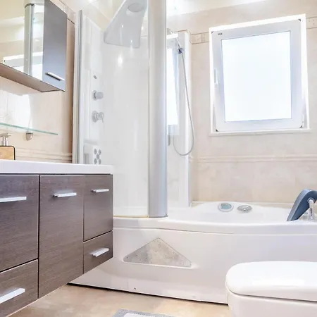 Βίλα Paris With Rooftop & Jacuzzi Βαλσαμόνερο